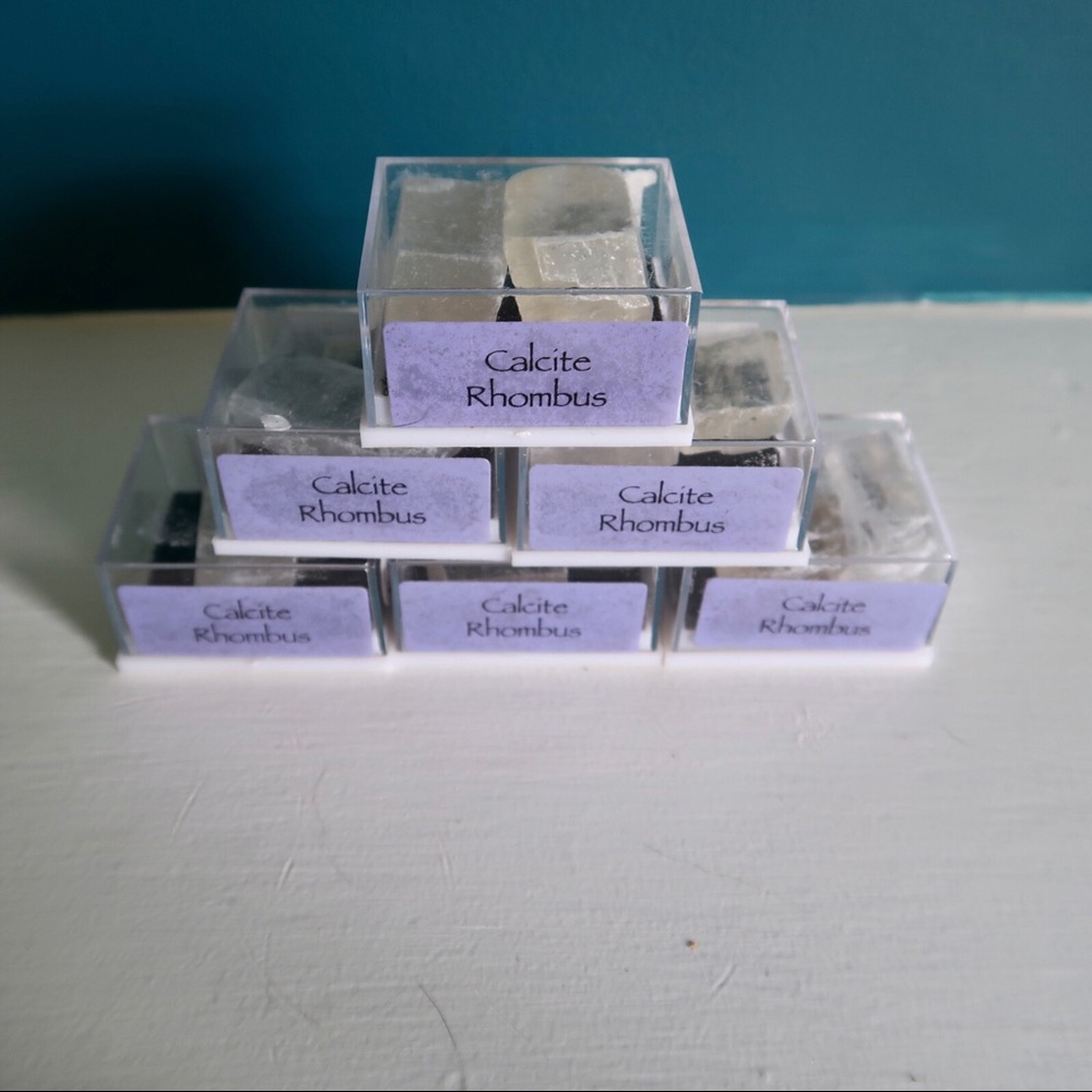 🌈 Calcite Rhombus Mini Box 🌸3/$14 - Picture 2 of 5